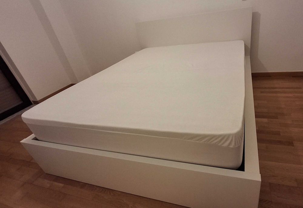 Cama de casal com arrumação (Ikea, modelo MALM, 160*200 cm)