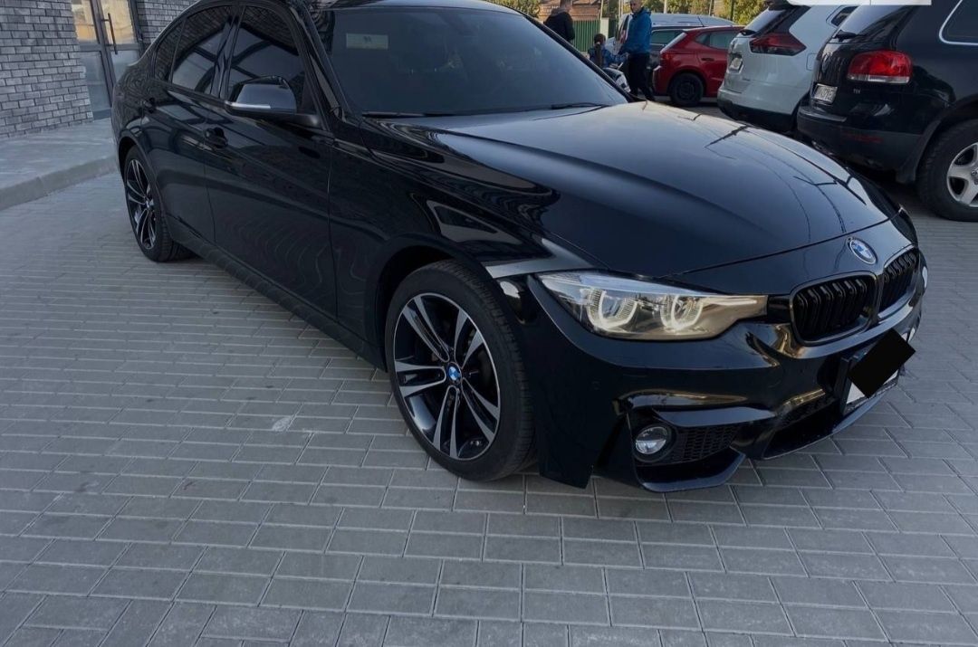 BMW  330i   2017