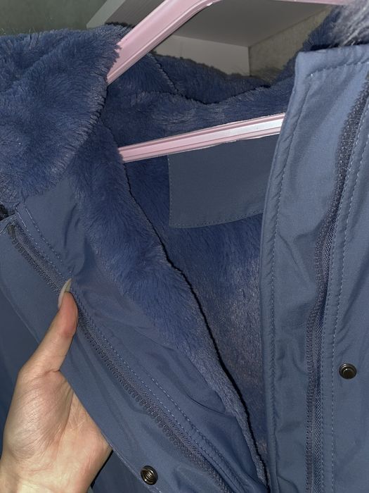 Продам парку дуже гарного, блакитного кольору