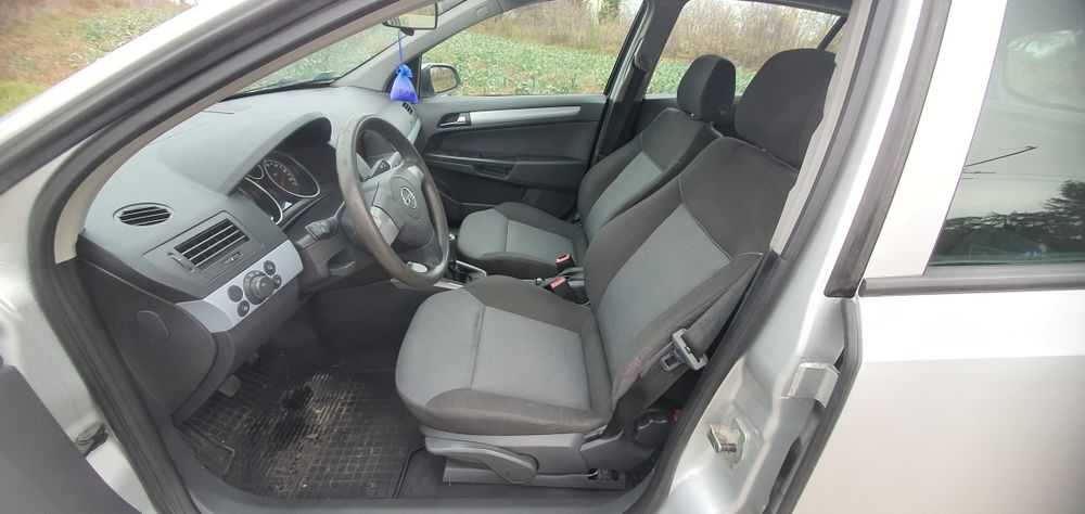 Opel Astra H 2005r. Diesel  1.7 CDTI. Doinwestowany Stan BDB.