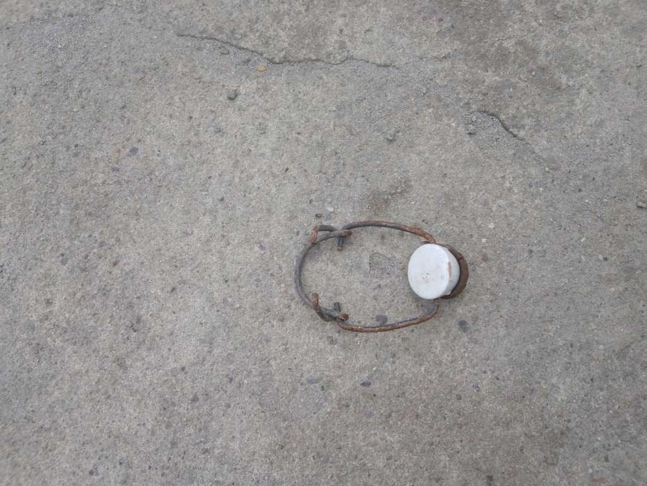 Porcelanka butelki do butelek stara biała z uszczelką antyk 2,5cm PRL