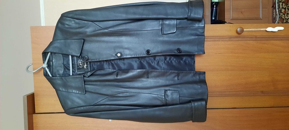 Куртка кожаная женская.