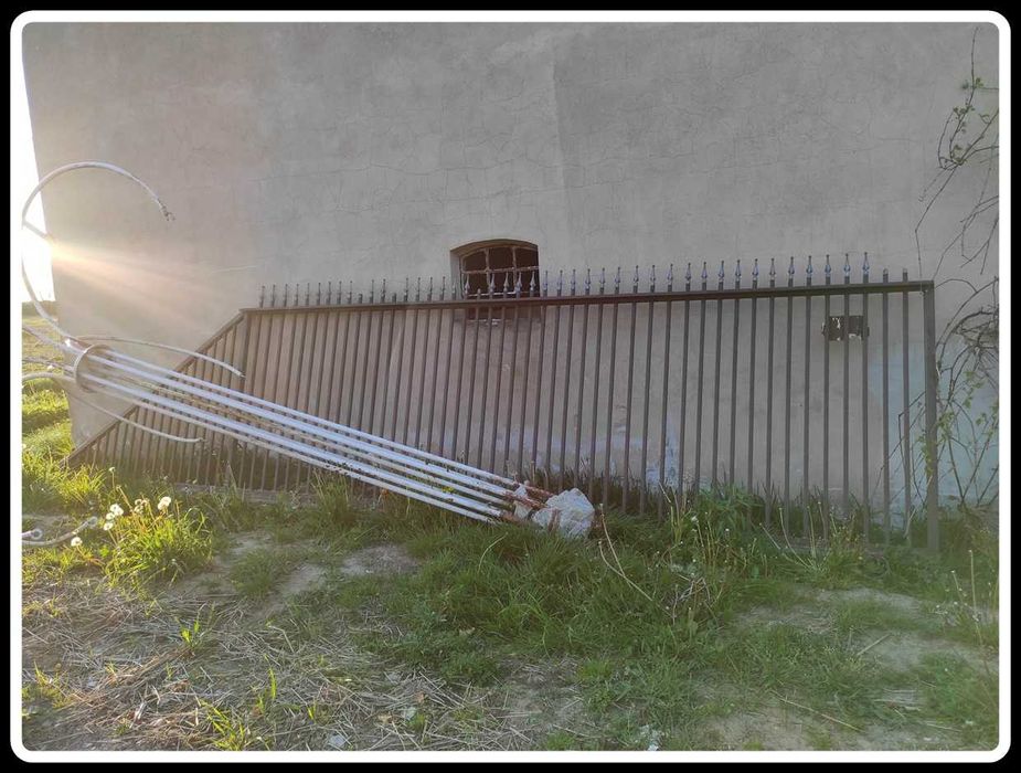 Wysoki metalowy kwietnik stojak na kwiaty