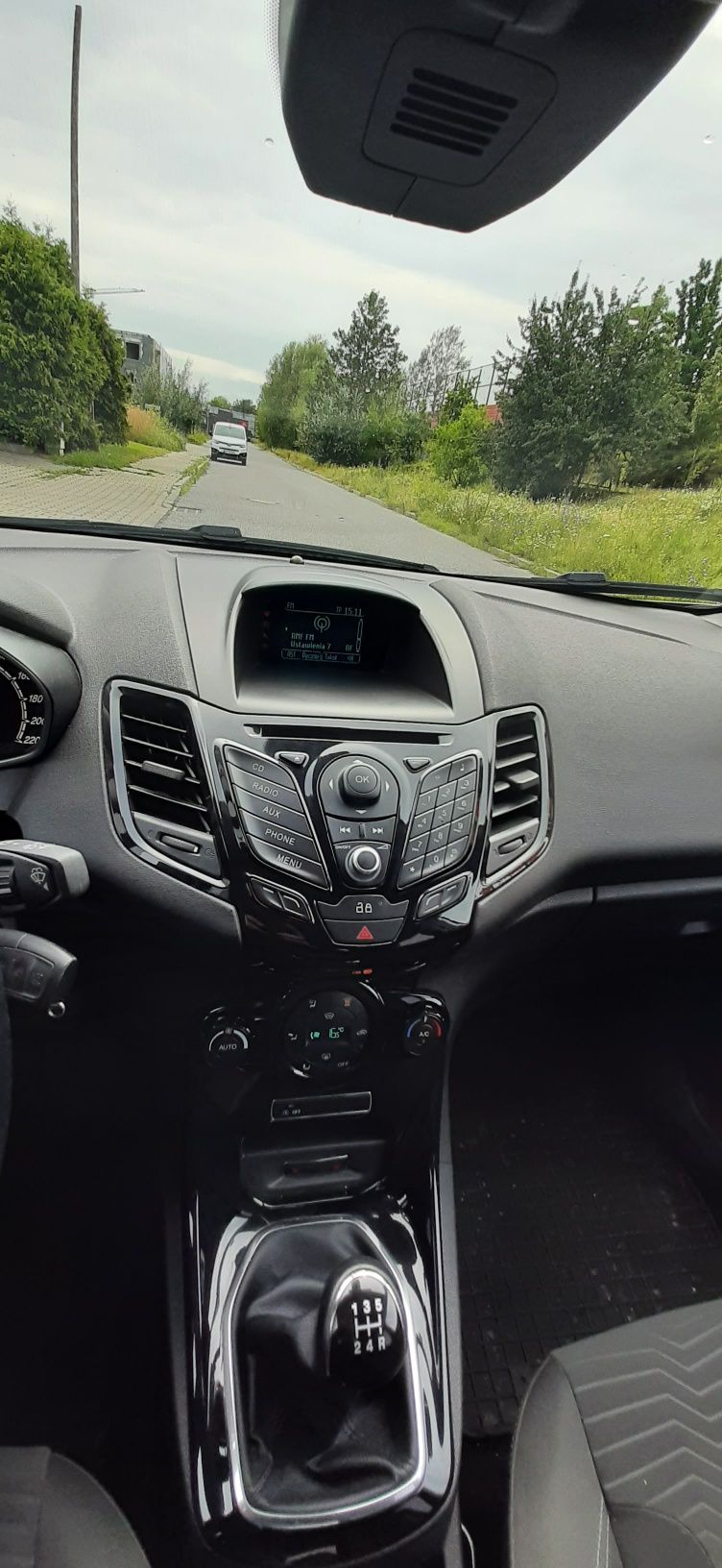 Ford fiesta 1.0 125 KM bogata wersja  titanium