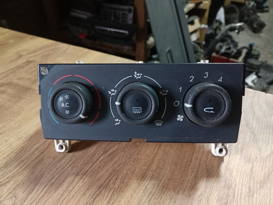 Panel klimatyzacji Renault Laguna 2 sterownik pokrętła
