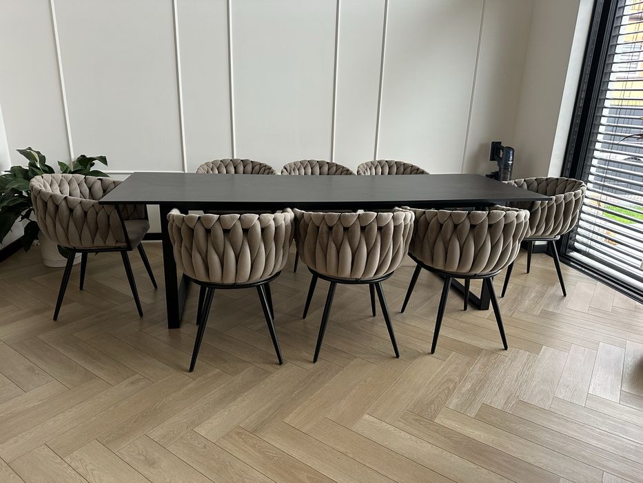 Stół i krzesła plus 2 hokery