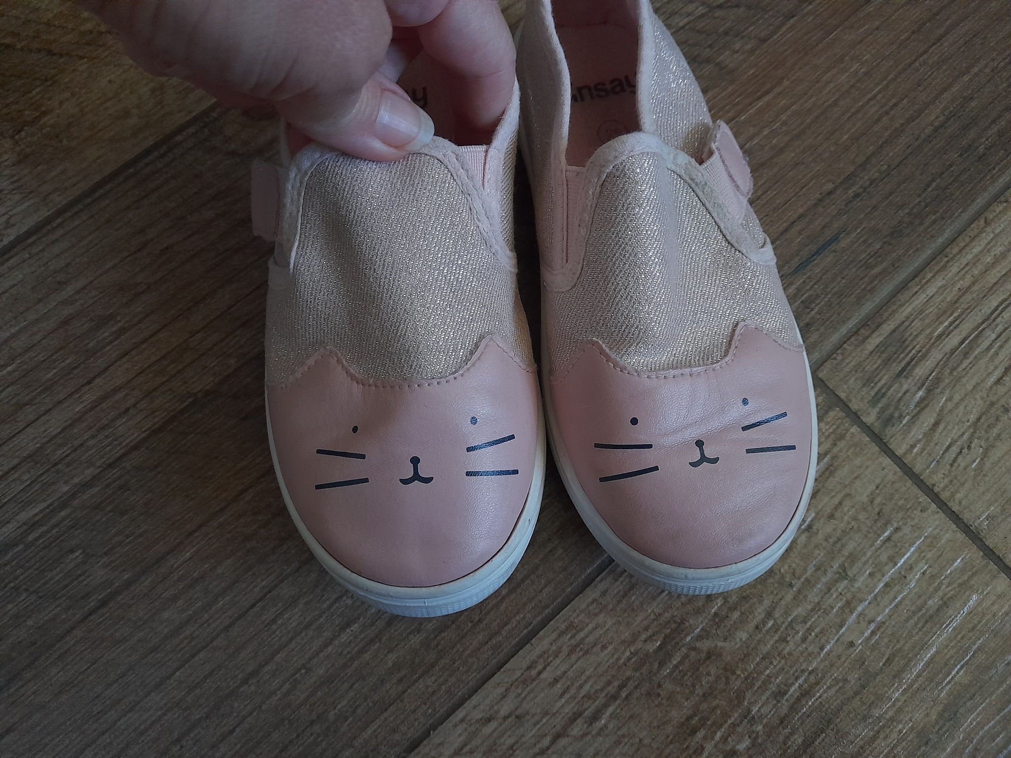 Kapcie szkolne tenisówki trampki dziewczęce buty na zmiane r. 29 rzepy