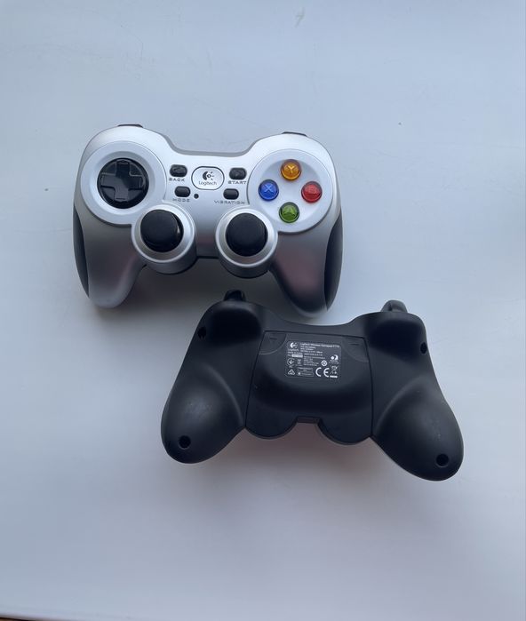 Бездротові геймпади Logitech F710