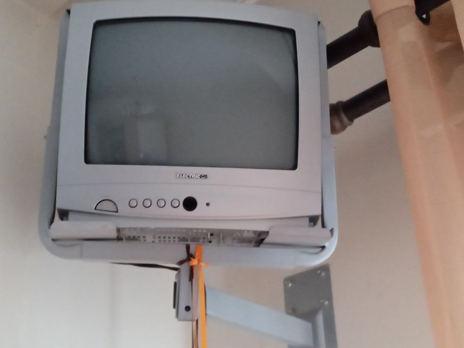 Televisão e suporte