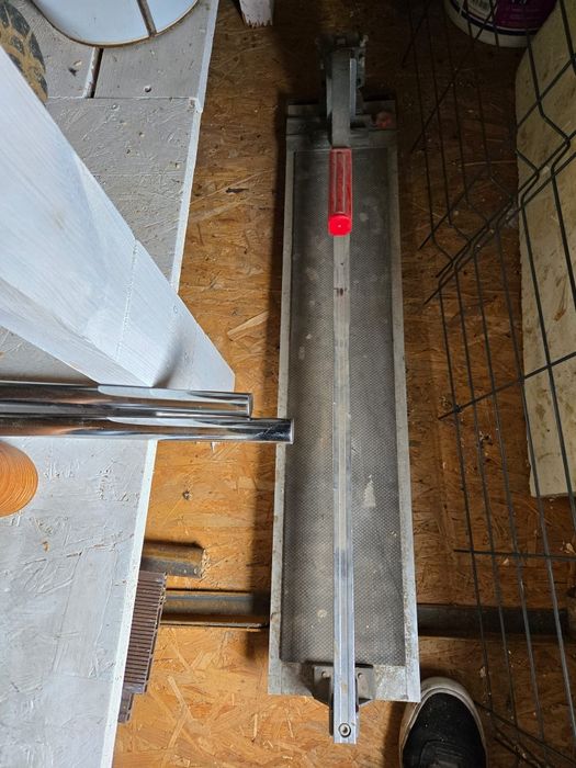 Maszynka do płytek sprawna