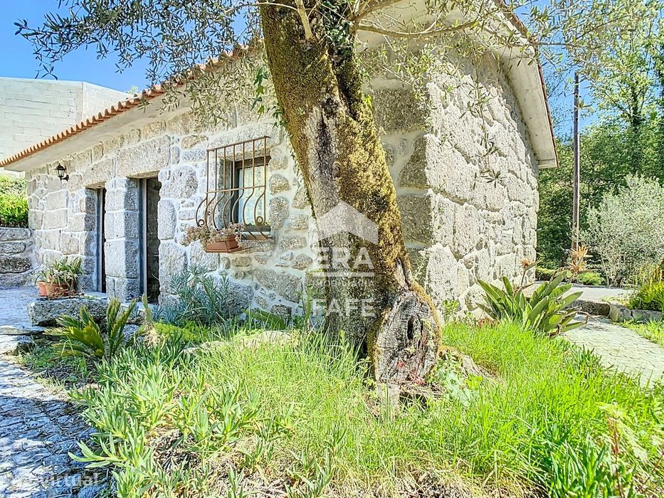 Moradia em pedra com terreno em Ribeiros, Fafe