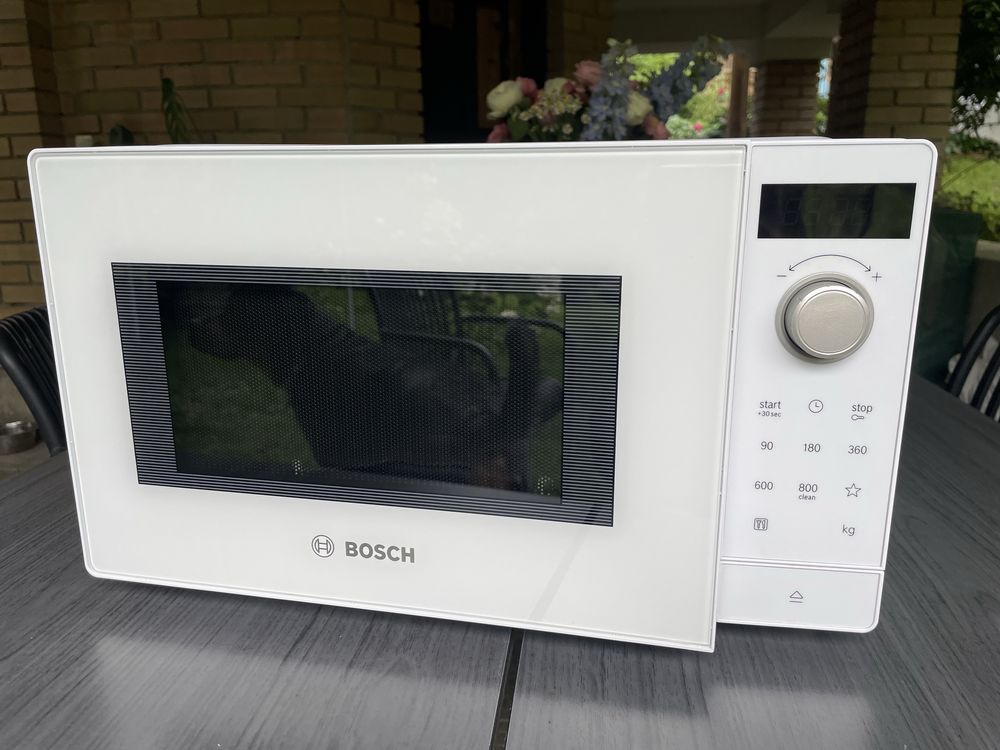 Мікрохвильова піч BOSCH FFL023MW0 мікрохвильовка