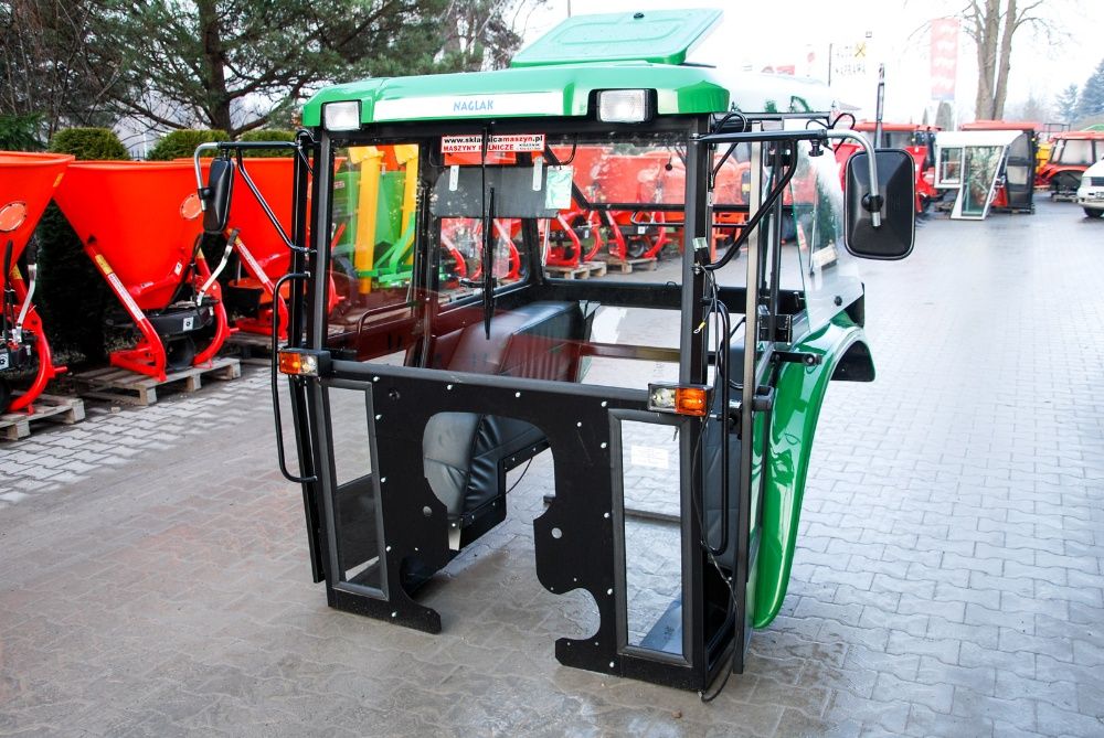 Kabina Ursus C-330 C-360 NAGLAK dach i błotniki z tworzywa LUX zielona