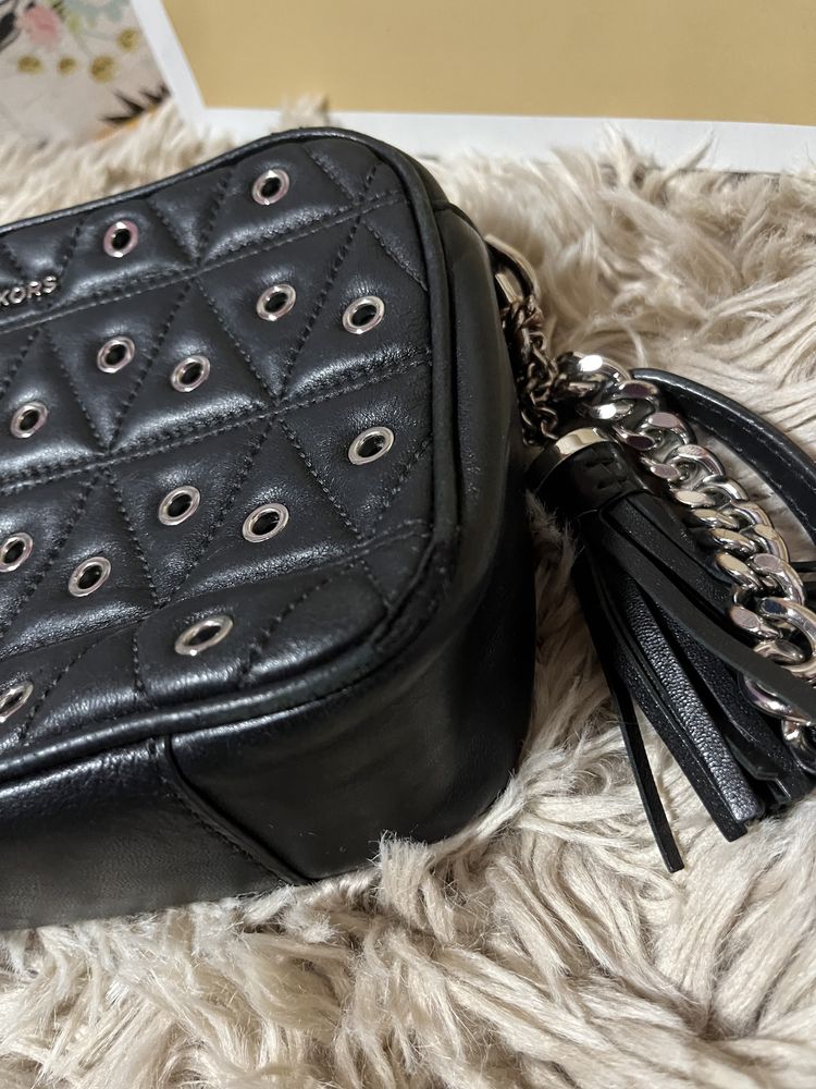 Michael Kors czarna torebka listonoszka jet set srebrne breloczkiem