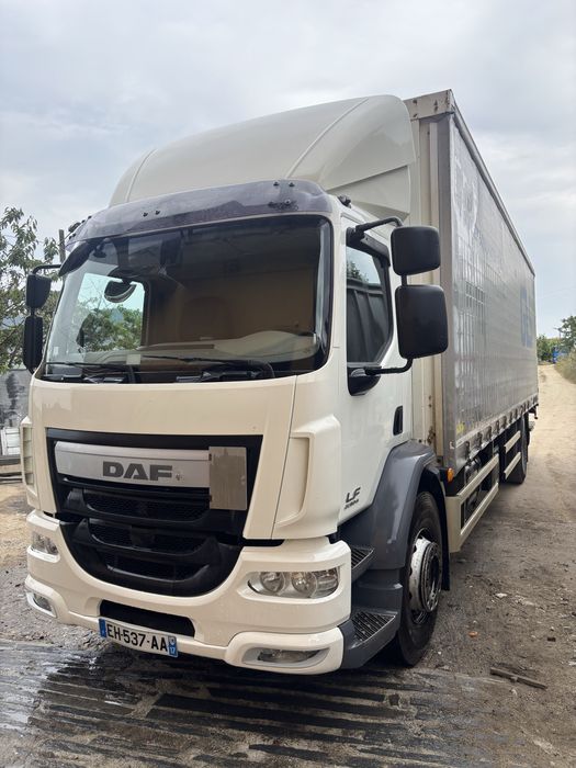 Daf LF 310 com plataforma retratil