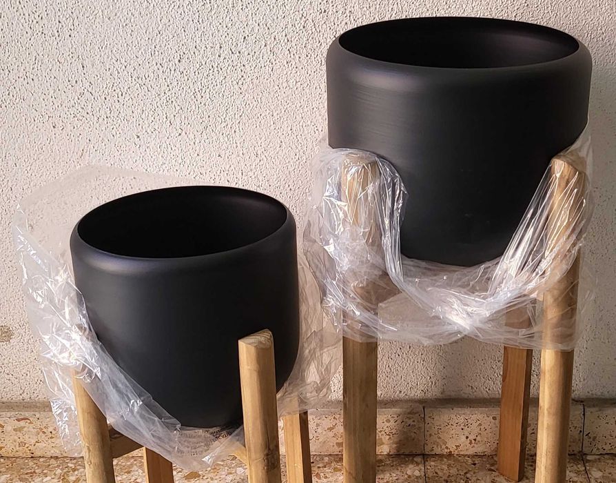 Floreiras Metálicas com Bases de Madeira 23-EL-03, Novas