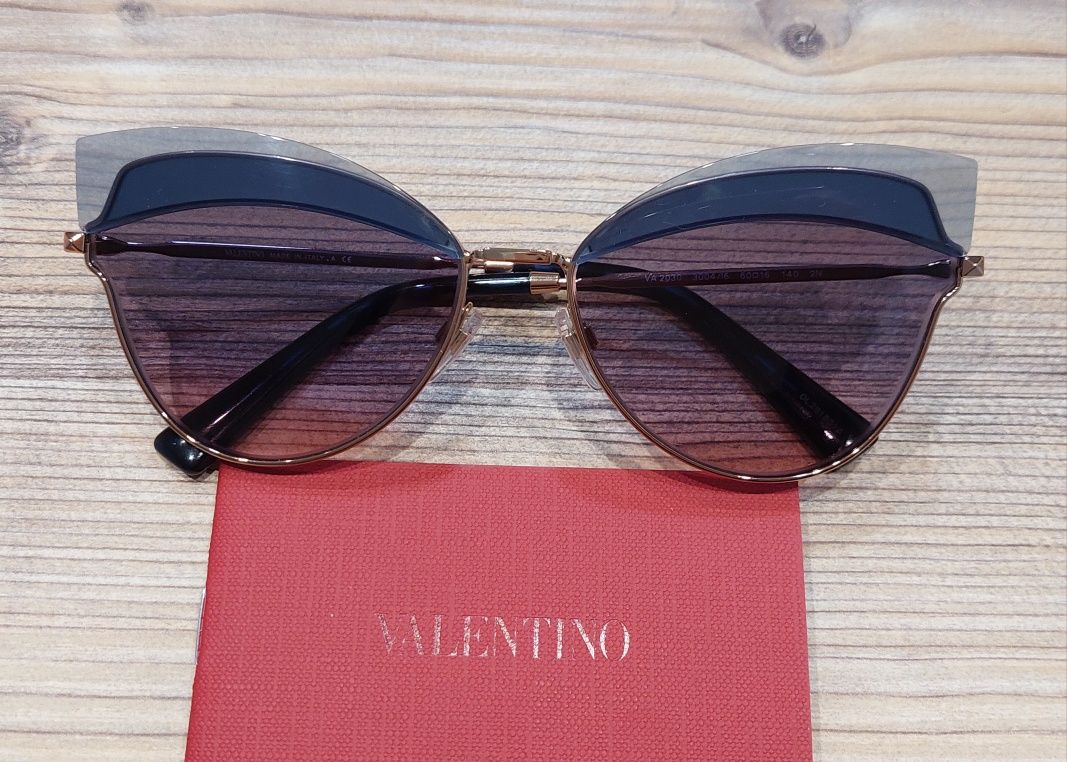 Жіночі сонцезахисні окуляри-метелики VA 2030 від Valentino!