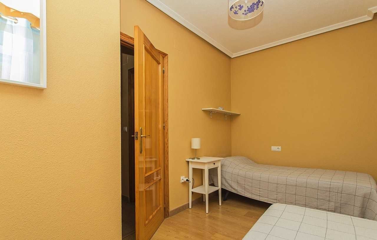 Apartament z basenem w pobliżu plaży Los Locos w Torrevieja, Hiszpania