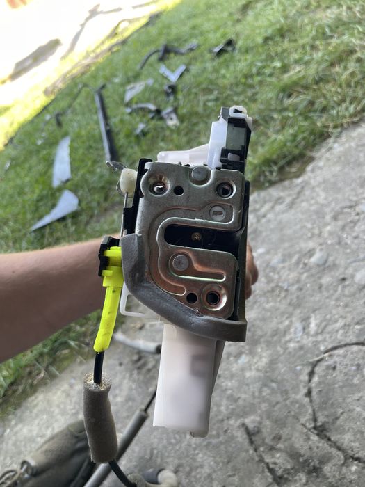 Скло дверей Nissan Rogue T33 2021-2024рік праве заднє