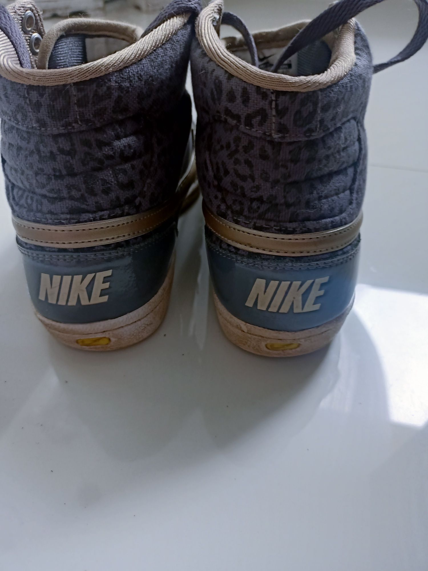 Adidasy Nike 36,5 szare ze złota łyżwą