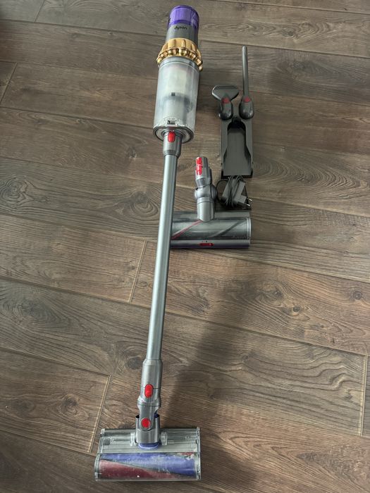 Продам пылесос dyson v15