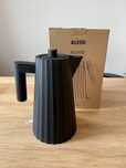 Alessi- czajnik Plisse 1.7 l czarny
