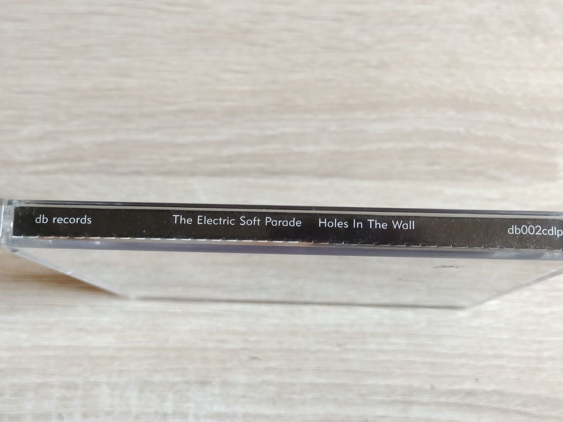 CD. The Electric Soft Parade " Holes In The Wall"