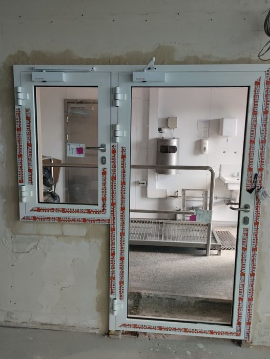 Montaż drzwi regulacje