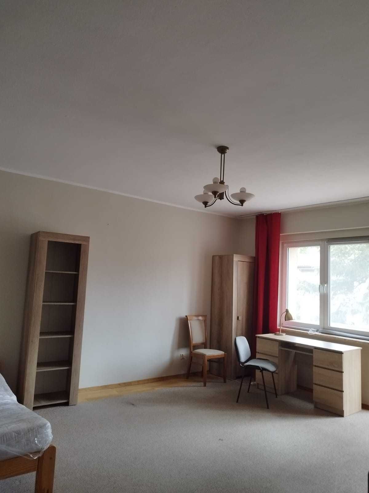 Pokój 25 m2,  balkon ,miejsce na rower w garażu za  1500 PLN BISKUPIN