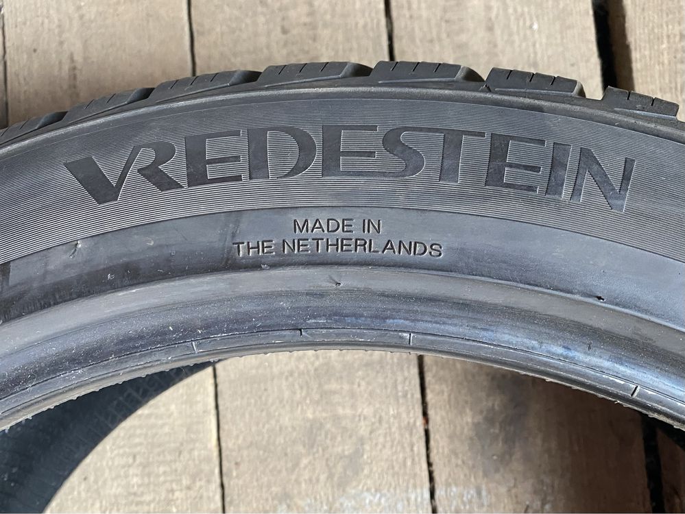 Резина шини (пара) 235/45R20 Vredestein