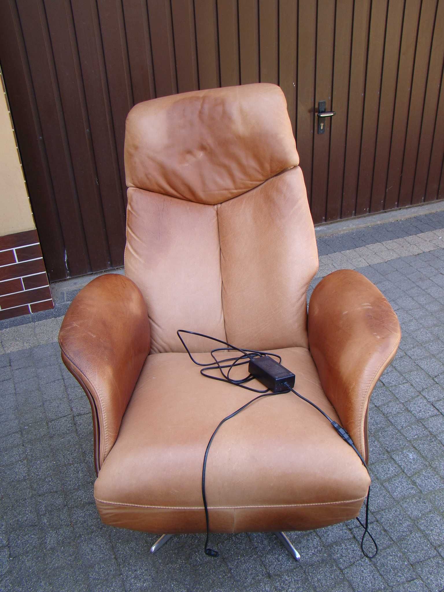 Rozkładany skórzany fotel z elektryczną regulacją