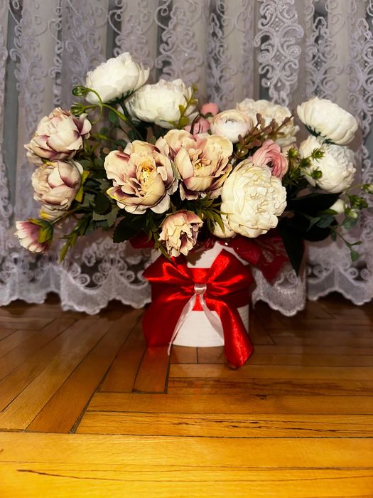 Ваза з квітами.       .