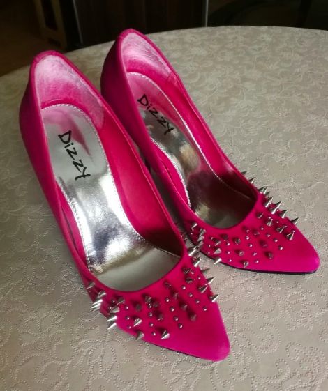 NOWE Szpilki różowe fuksja kolce ćwieki srebrne czółenka buty pink