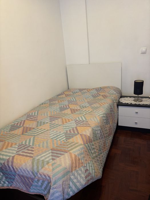 Cama de solteiro como nova