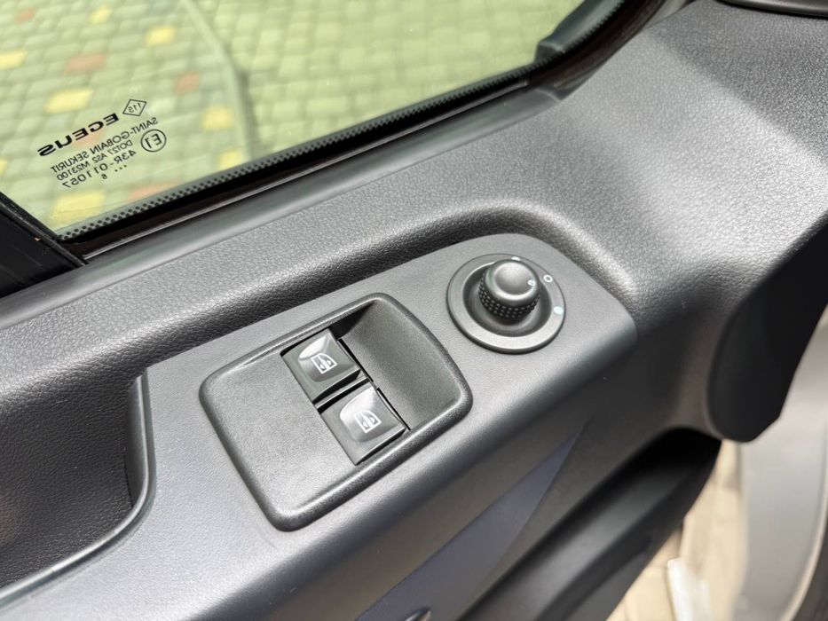 Продам Opel Vivaro Груз-пас 2015 року.