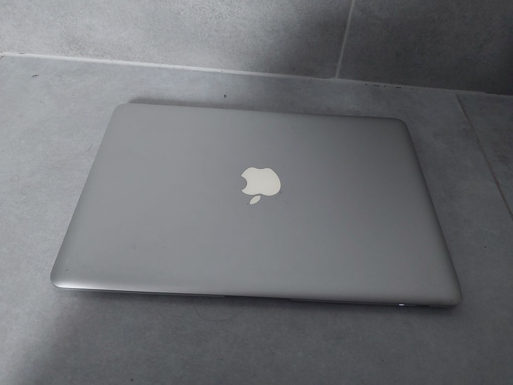 Apple MacBook Air Model: A1304