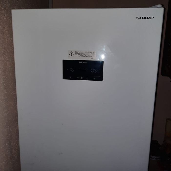 Lodówka sharp roczna-na gwarancji wys.180cm
