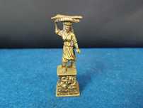Curiosa pequena escultura em metal representado Varina.