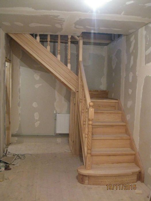 Двері, ліжка, сходи