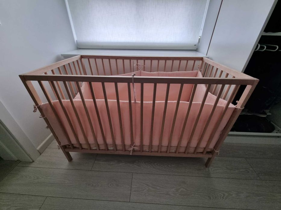 Berço de grades Ikea com colchão incluído