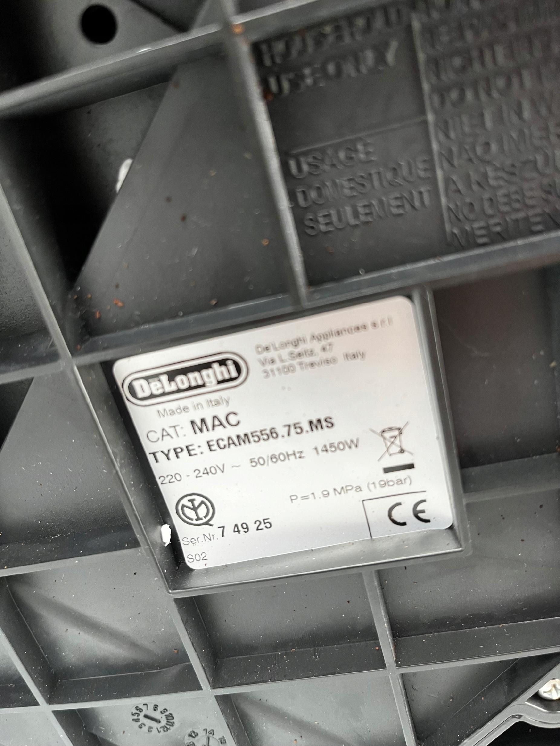 Automatyczny ekspres ciśnieniowy De'Longhi ECAM 556.75.MS 1450 W