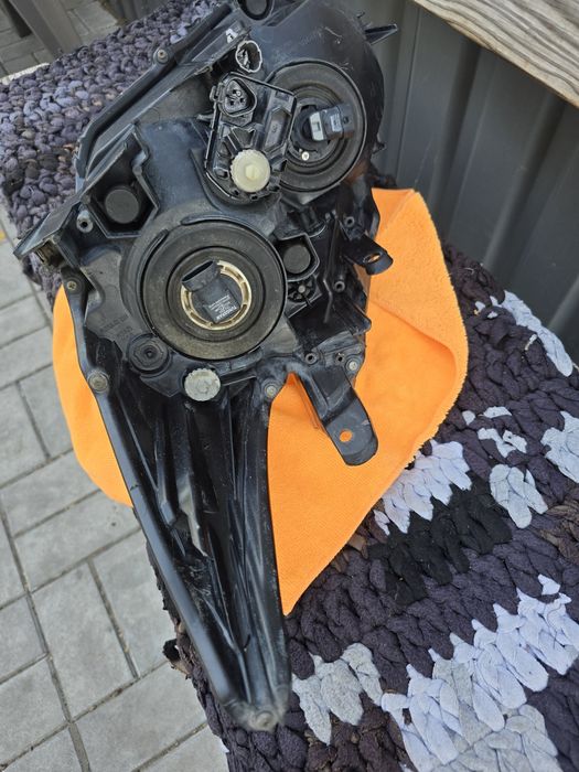 Фара Toyota prius 30 оригинал