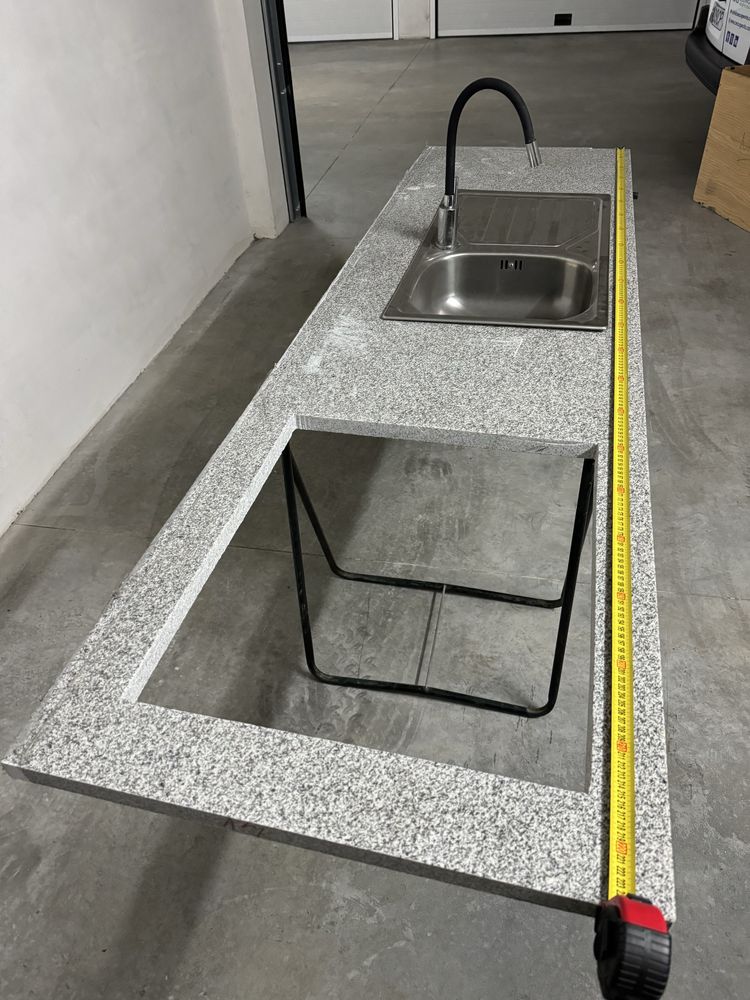 Pedra para banca de cozinha com furo para placa e pio para lava loiça