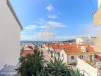 Moradia típica T4 na vila de Sesimbra