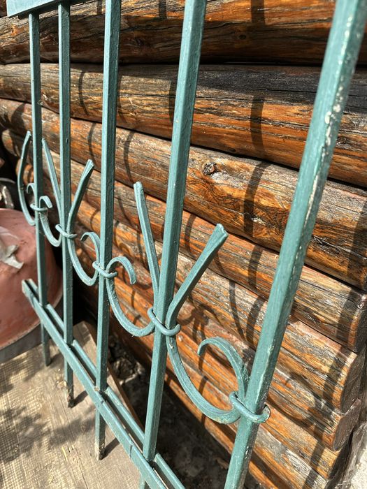 Решітки або огорожа