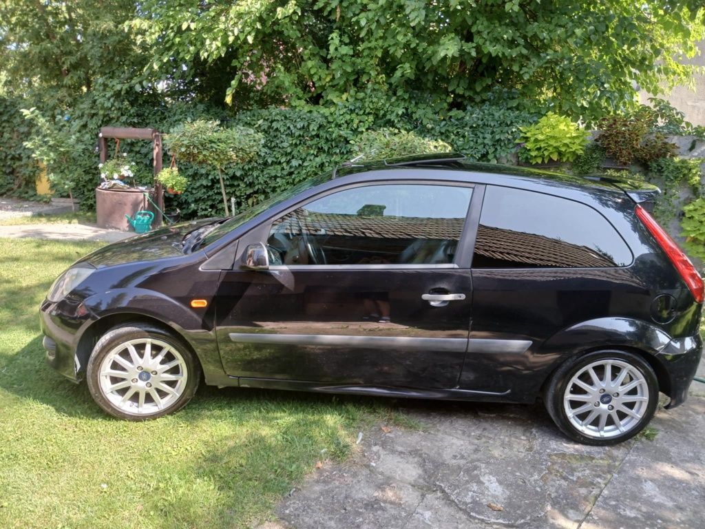 Ford Fiesta kolor czarny