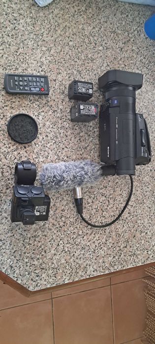Sony FDR AX-700 como nova + acessórios de som profissional