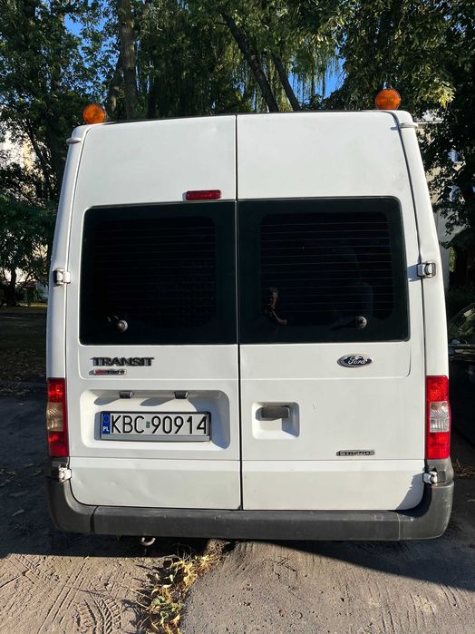 Transport do 8 osób lub 7 osób + miejsce na wózek inwalidzki