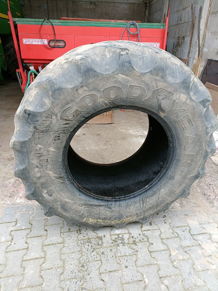 Opona 600/70 r30 2 szt