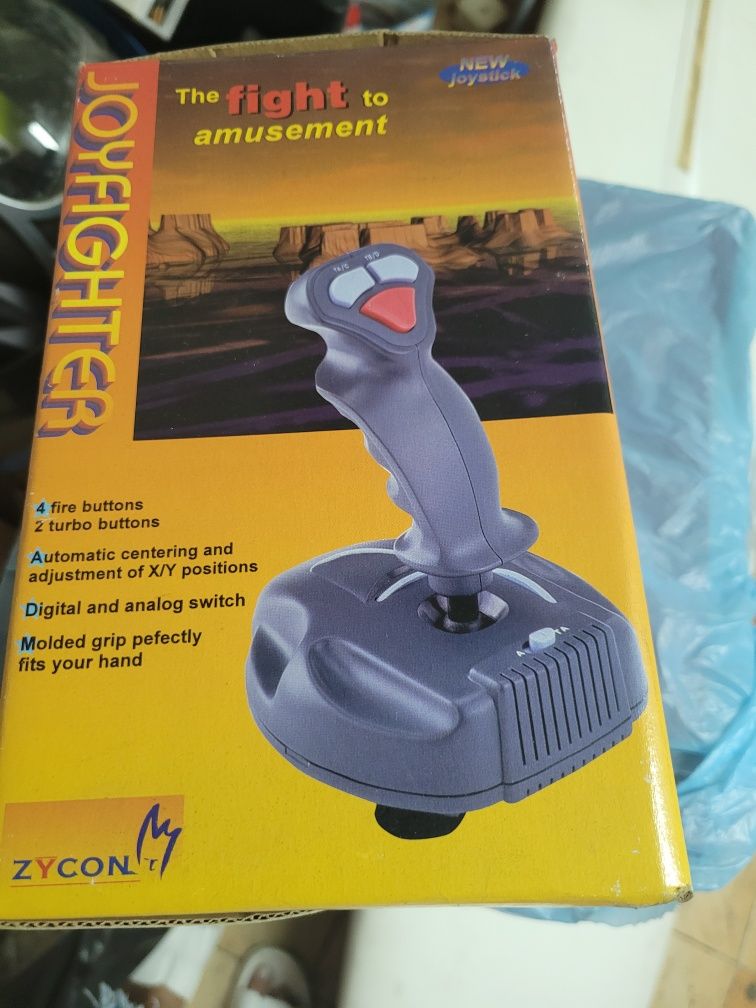 Joystick antigo, pouco usado